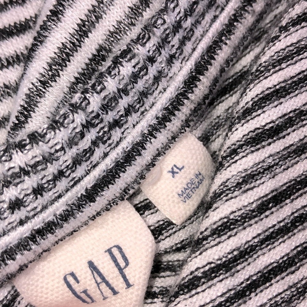 Gap size XLarge black striped cold shoulder top - Picture 3 of 4